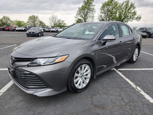 Used 2019 Toyota Camry LE w/ Convenience Package FWD image 11