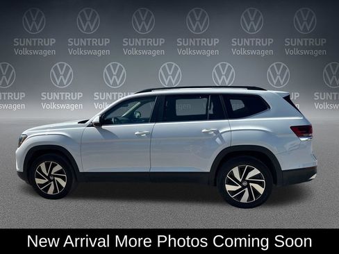 Used 2025 Volkswagen Atlas SE AWD/4WD image 2