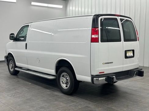 Used 2024 Chevrolet Express 2500 w/ Driver Convenience Package RWD image 4