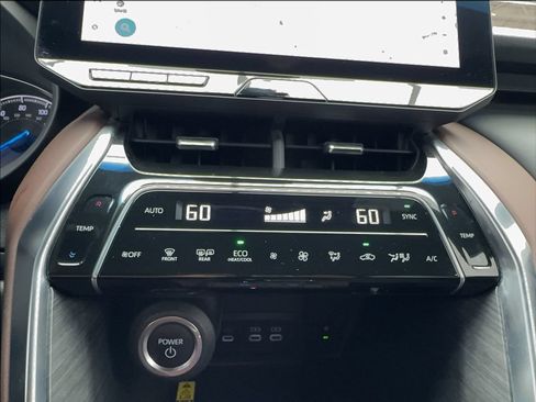 Used 2024 Toyota Venza XLE AWD/4WD image 44