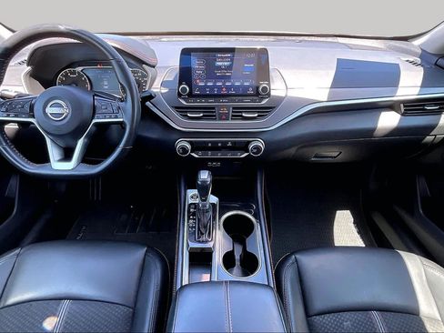 Used 2025 Nissan Altima 2.5 SR FWD image 15
