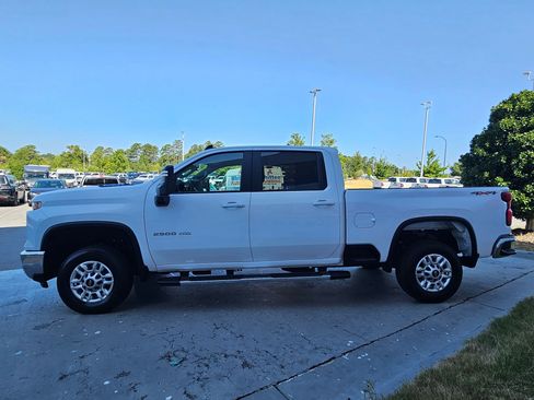 Used 2025 Chevrolet Silverado 2500 LT w/ Convenience Package AWD/4WD image 4