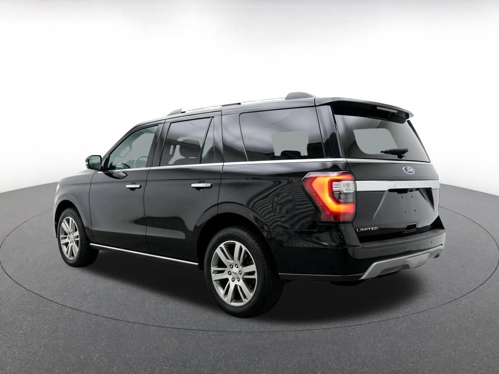 Used 2024 Ford Expedition Limited RWD image 8