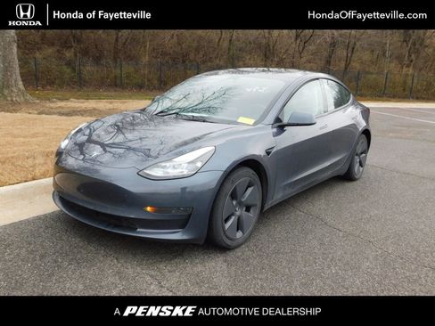 Used 2023 Tesla Model 3 Standard Range image 1