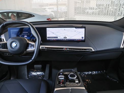 Used 2025 BMW iX xDrive50 image 9