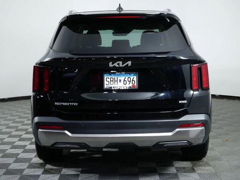 Certified 2025 Kia Sorento S image 7