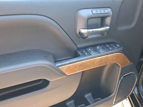 Used 2018 Chevrolet Silverado 1500 LTZ image 22