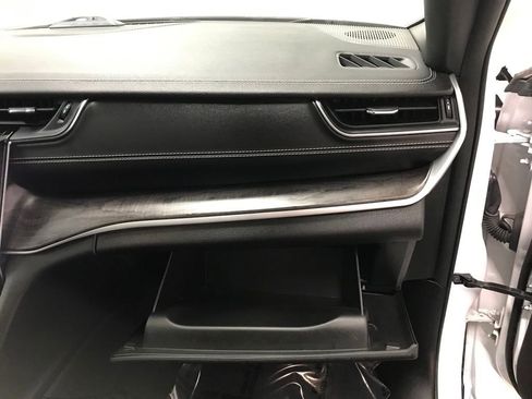 Used 2024 Jeep Grand Cherokee Limited 4xe image 40