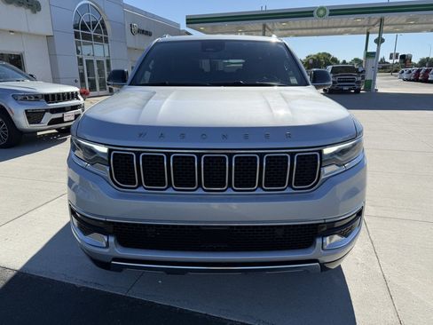 Used 2024 Jeep Wagoneer Series III AWD/4WD image 3