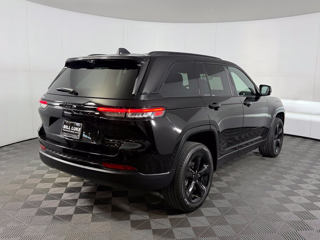 Certified 2025 Jeep Grand Cherokee Limited w/ Luxury Tech Group II RWD image 9