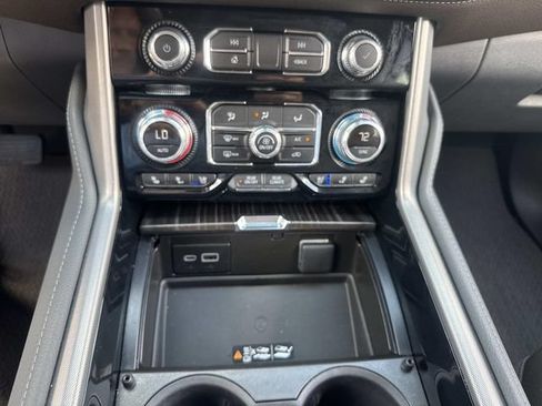Used 2024 GMC Yukon XL Denali RWD image 25