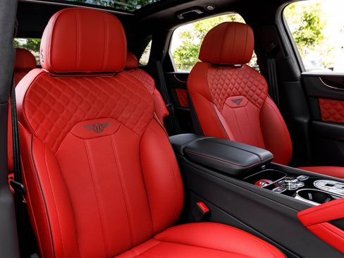 Certified 2023 Bentley Bentayga AWD/4WD image 39