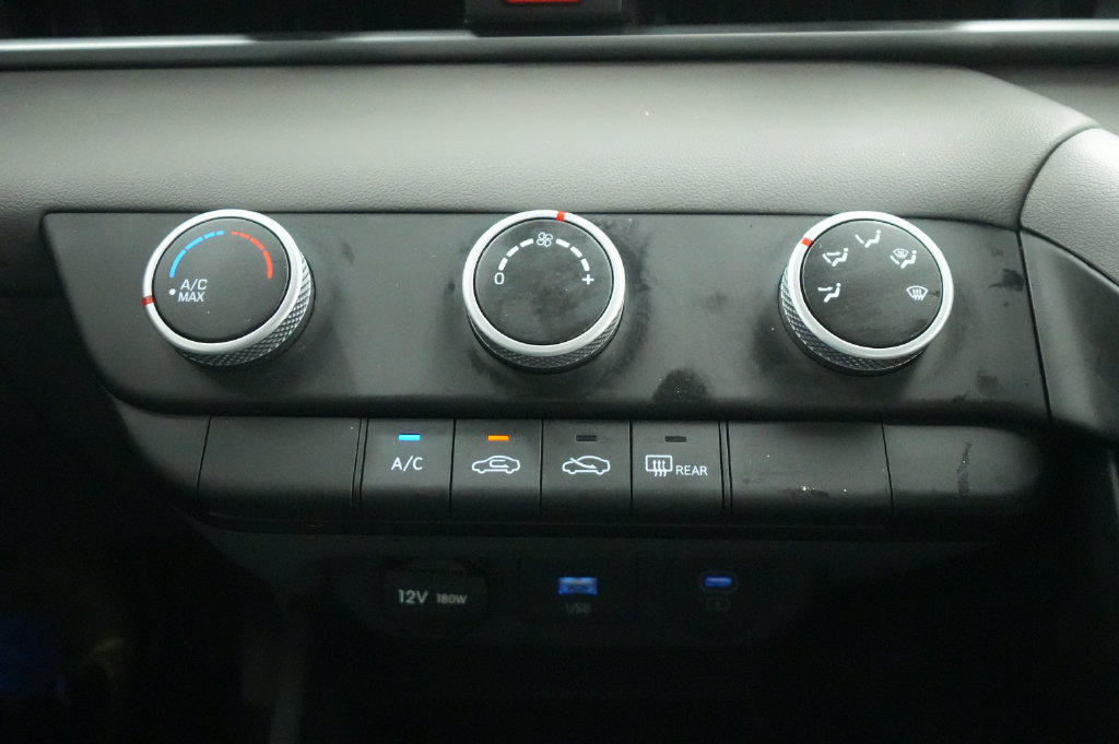 Used 2024 Hyundai Elantra SE FWD image 26