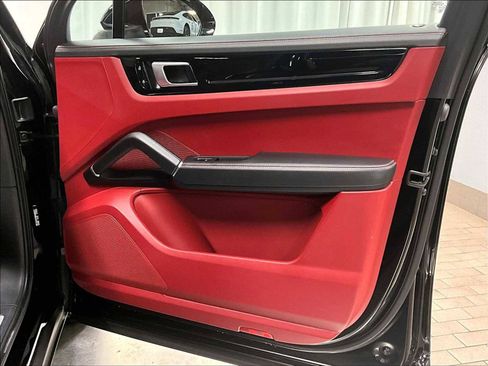 Used 2021 Porsche Cayenne image 29