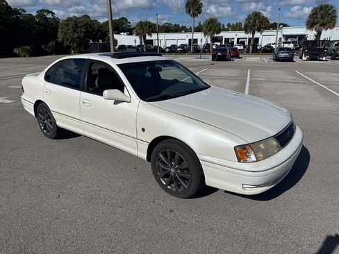 Used 1999 Toyota Avalon XL w/ PWR Seat Pkg image 3