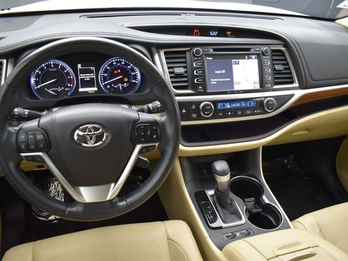 Used 2018 Toyota Highlander Limited image 15