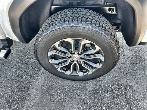 New 2026 GMC Canyon Denali image 12