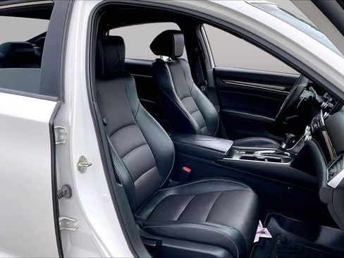 Used 2018 Honda Accord Sport image 9