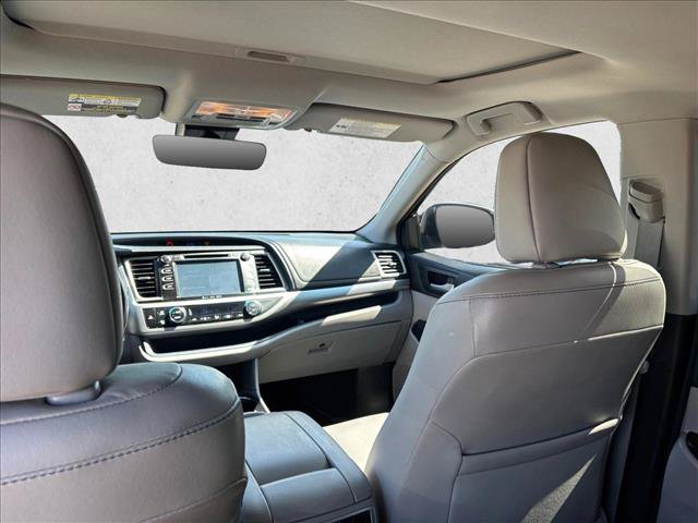 Used 2017 Toyota Highlander XLE FWD image 14