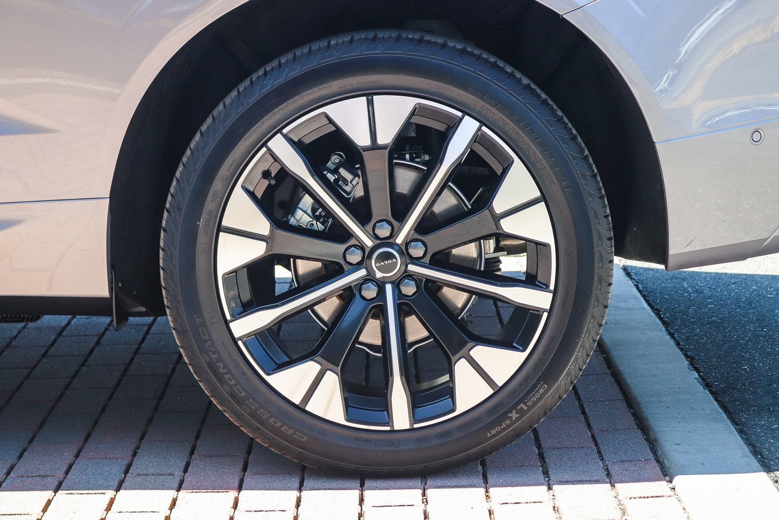 Certified 2026 Volvo XC60 B5 Plus w/ Climate Package PRO AWD/4WD image 10