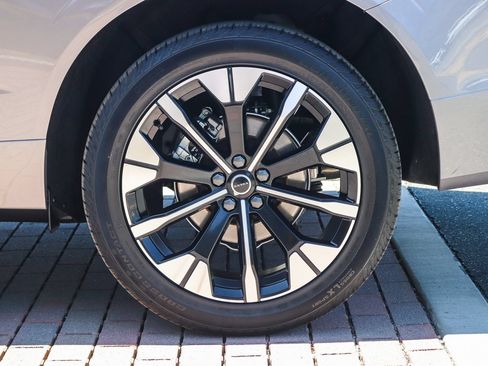 Certified 2026 Volvo XC60 B5 Plus w/ Climate Package PRO AWD/4WD image 10