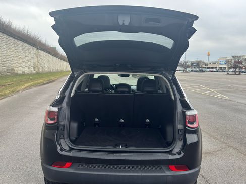 Used 2017 Jeep Compass Latitude w/ Popular Equipment Group image 47