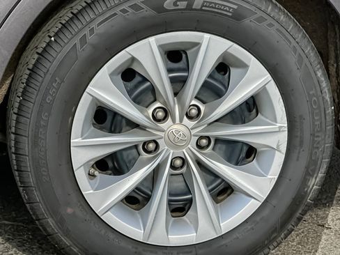 Used 2016 Toyota Camry LE FWD image 28