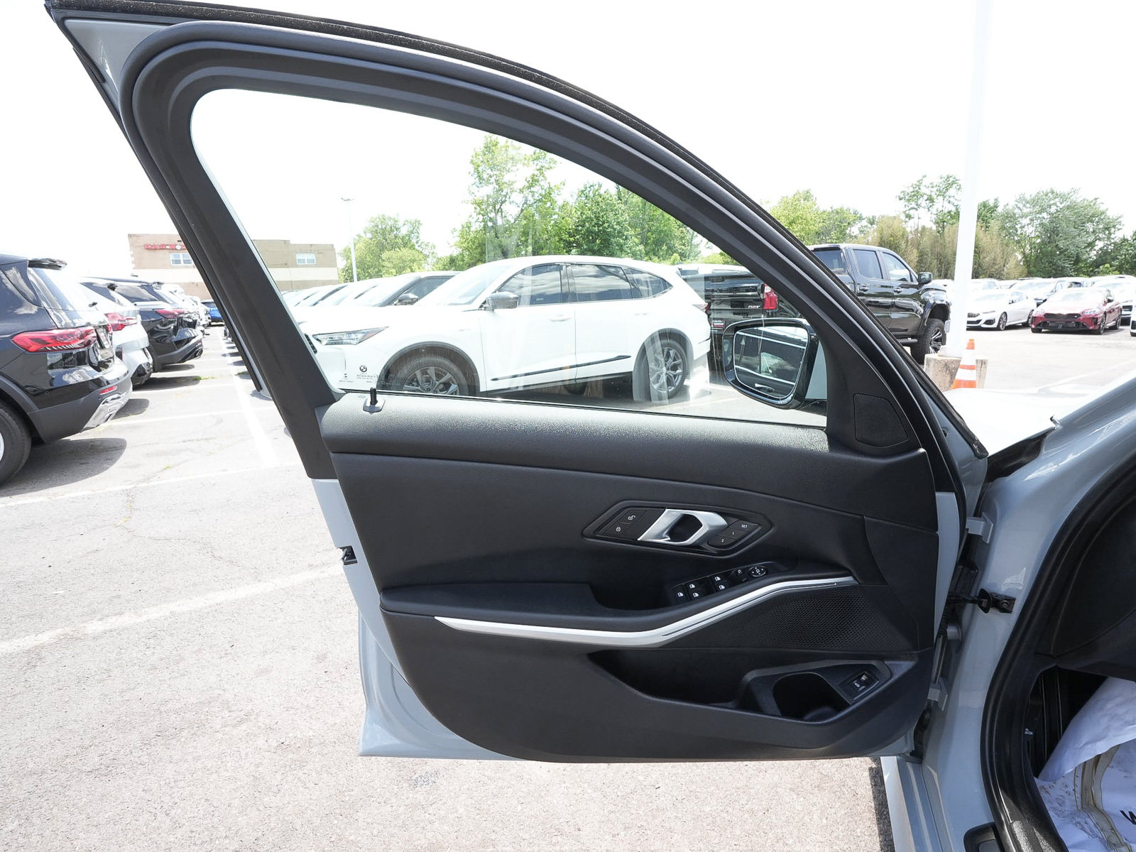 Used 2026 BMW 330i xDrive Sedan AWD/4WD image 10