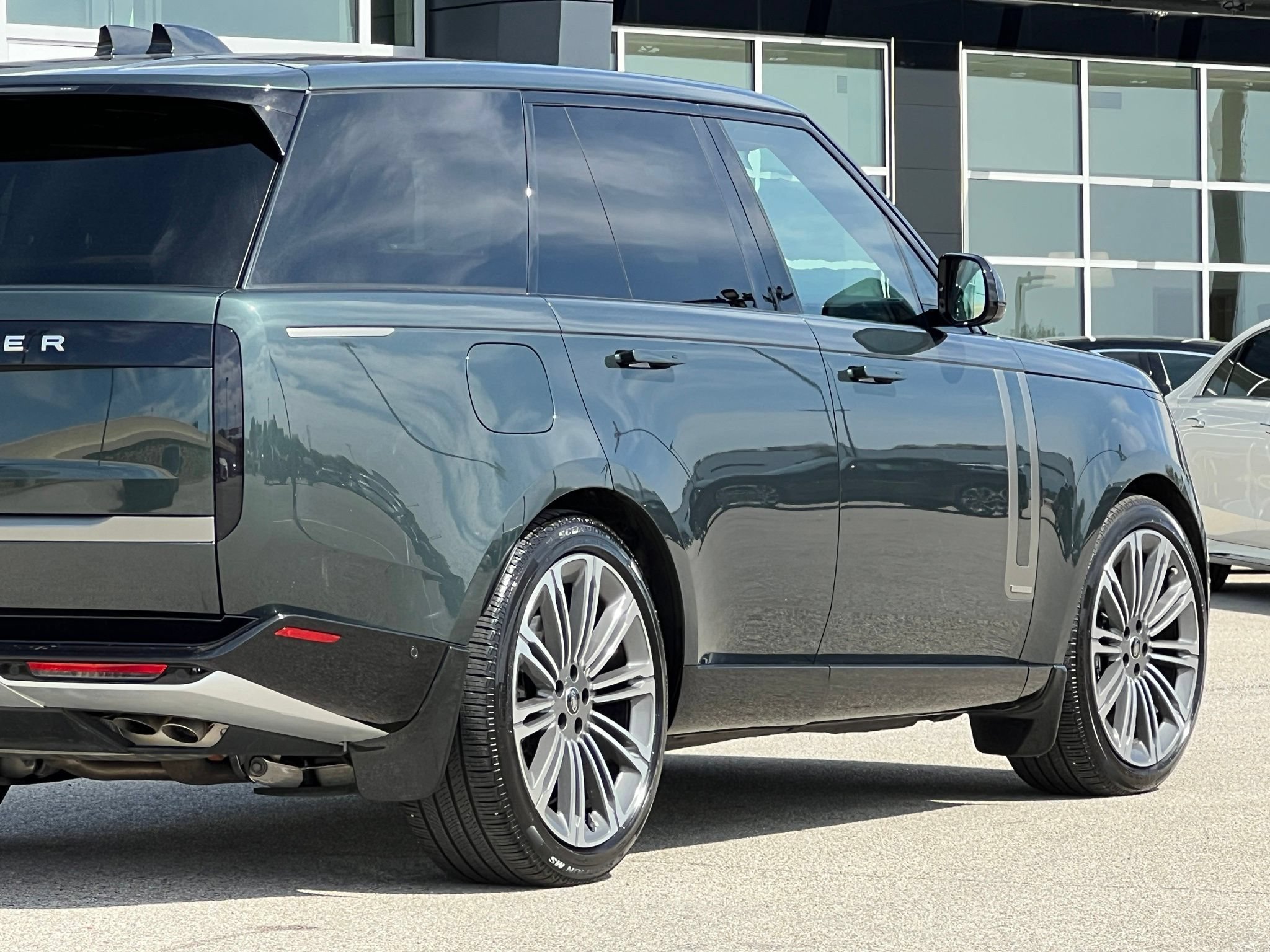 Used 2025 Land Rover Range Rover Autobiography AWD/4WD image 13