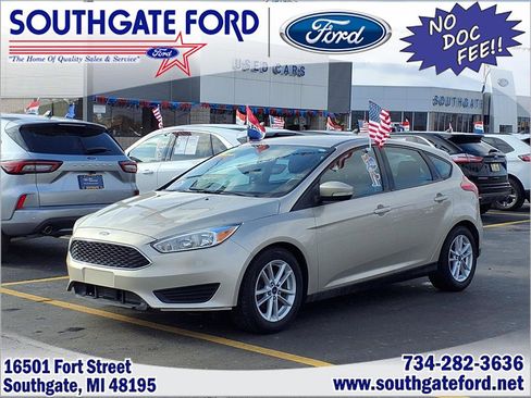 Used 2017 Ford Focus SE w/ Cold Weather Package image 1