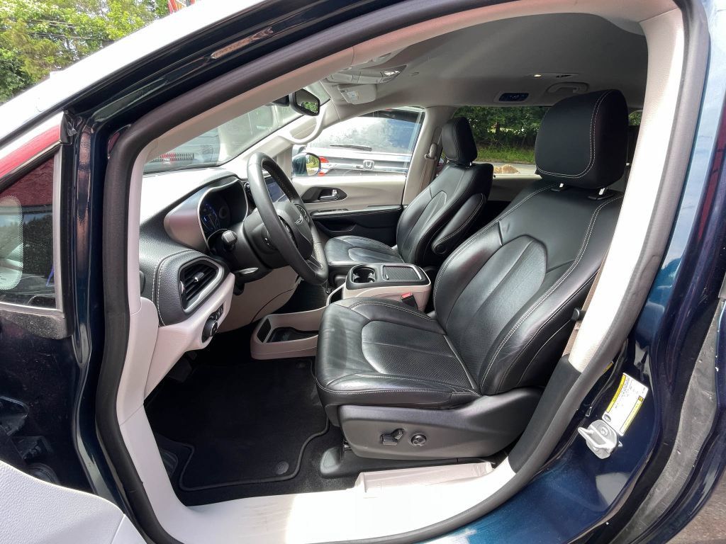 Used 2022 Chrysler Pacifica Touring-L FWD image 16
