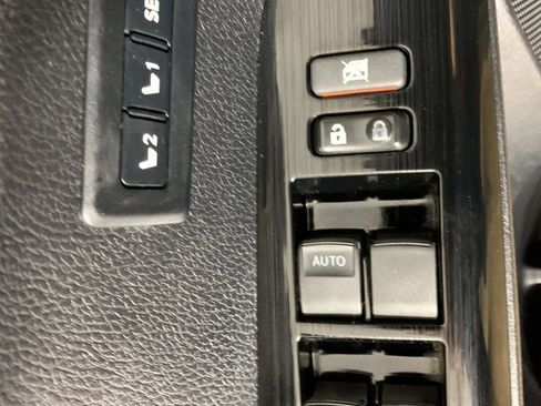 Used 2017 Toyota RAV4 Limited image 17