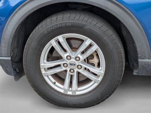 Used 2020 Ford Explorer XLT w/ Equipment Group 202A image 9