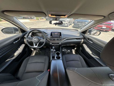 Used 2024 Nissan Altima 2.5 SV FWD image 7