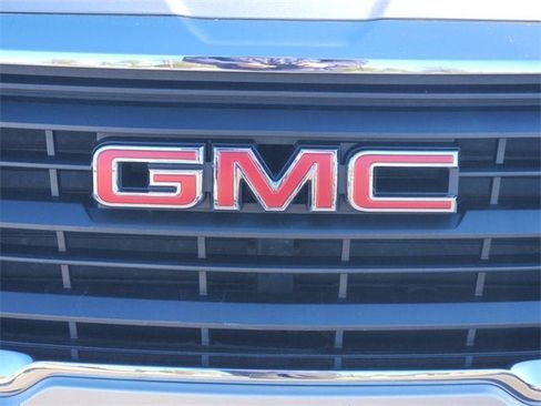 Used 2022 GMC Terrain SLE image 29