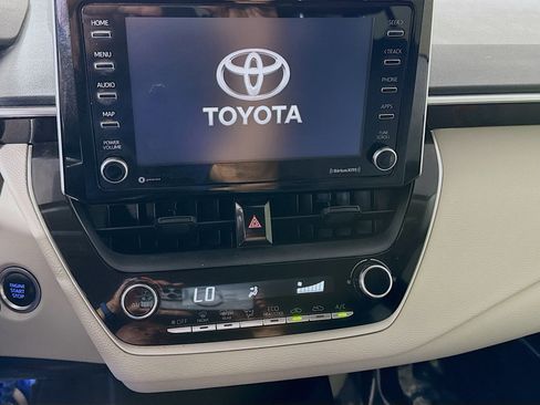 Used 2021 Toyota Corolla LE w/ LE Convenience Package image 18