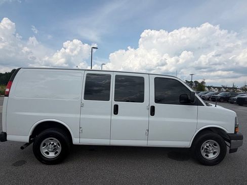 Used 2021 Chevrolet Express 2500 w/ Driver Convenience Package RWD image 13
