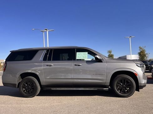 Used 2023 Chevrolet Suburban LT image 6