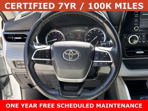 Used 2022 Toyota Highlander XLE AWD/4WD image 19