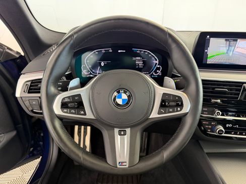 Used 2020 BMW 530e xDrive w/ M Sport Package AWD/4WD image 11