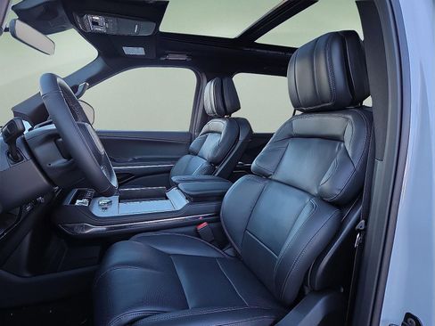 New 2025 Lincoln Navigator L Reserve w/ Jet Appearance Package AWD/4WD image 15
