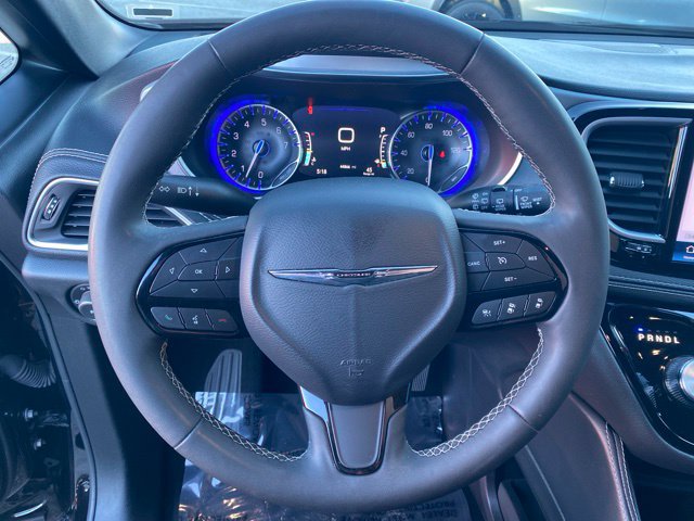 Used 2025 Chrysler Pacifica Limited FWD image 21