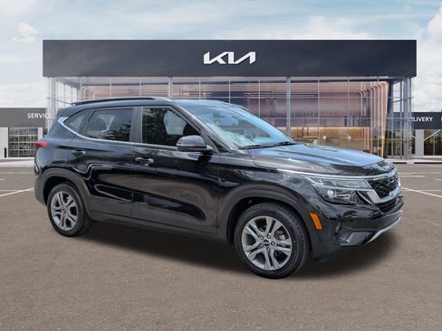 Used 2023 Kia Seltos S FWD image 2