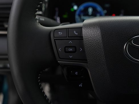 Used 2025 Toyota Camry SE image 16