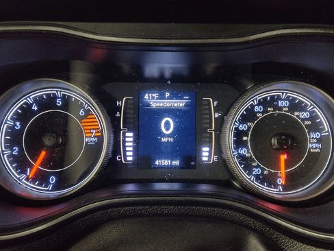 Used 2019 Jeep Cherokee Latitude w/ Popular Appearance Group image 23