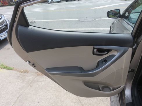 Used 2016 Hyundai Elantra SE FWD image 24
