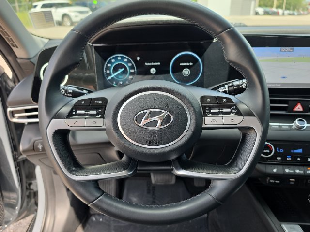 Used 2022 Hyundai Elantra Limited FWD image 24
