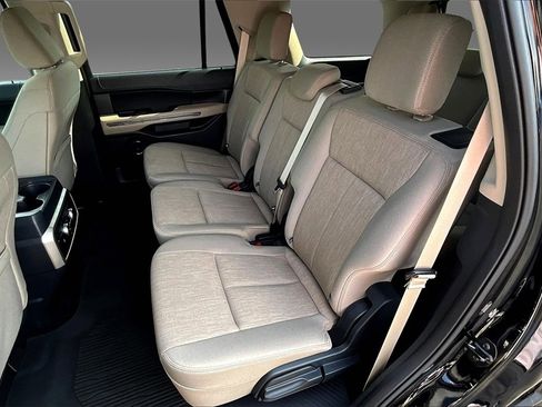 Used 2024 Ford Expedition XLT image 15