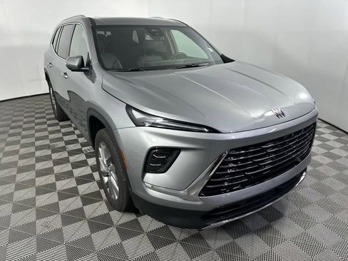 Used 2025 Buick Enclave Preferred image 13