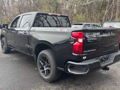 Used 2023 Chevrolet Silverado 1500 Custom image 2